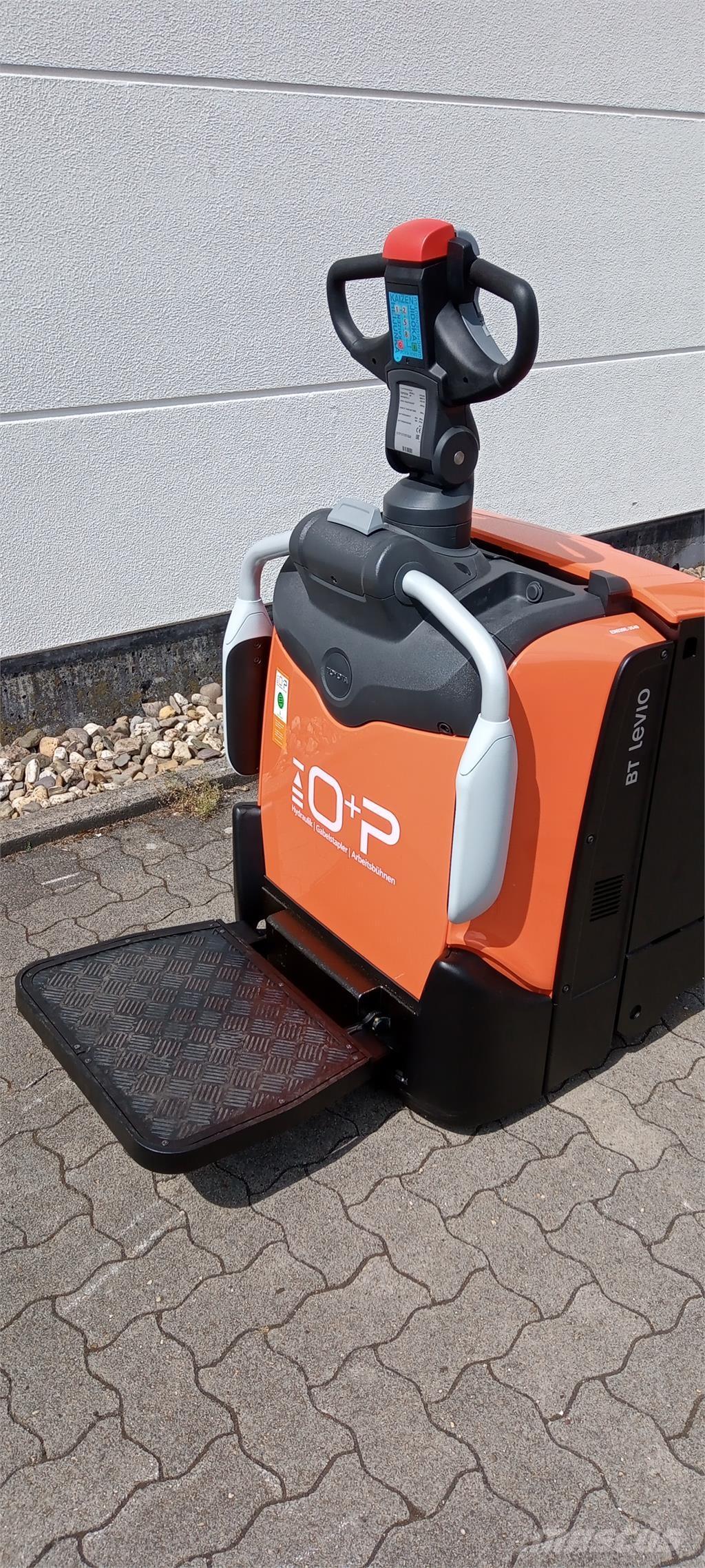 Toyota LPE 220 Pedestrian stacker