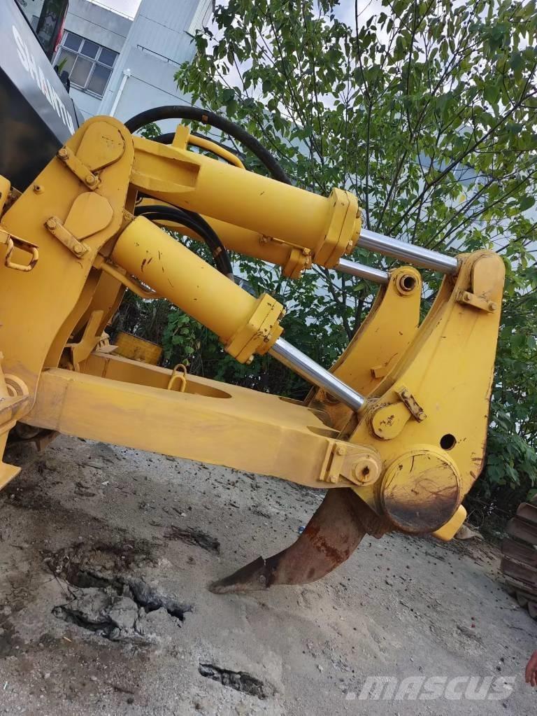 Shantui SD 32 Crawler dozers