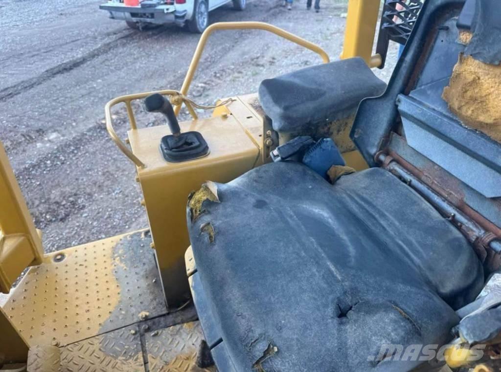 CAT D4C3 Crawler dozers
