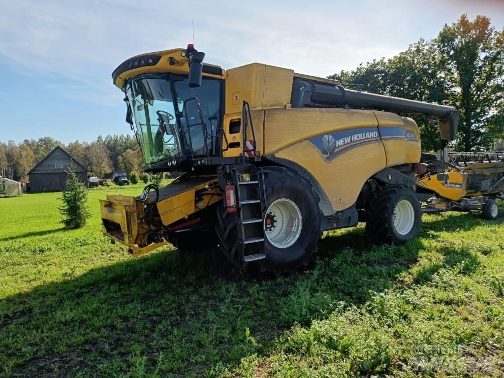 New Holland CX 8.90 Combine harvesters