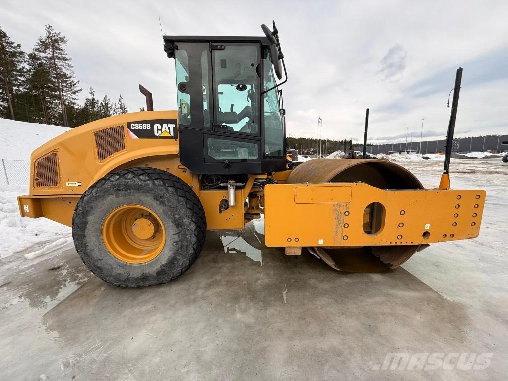 CAT CS 68 B Single drum rollers