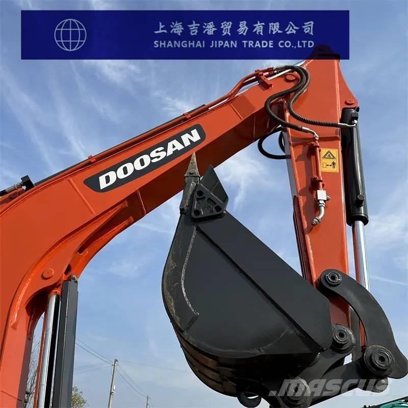 Doosan DX 60 Mini excavators < 7t