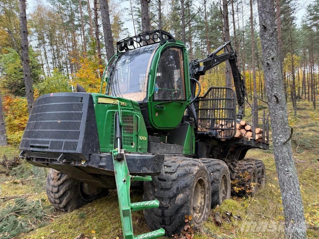 John Deere 1010 E Forwarders