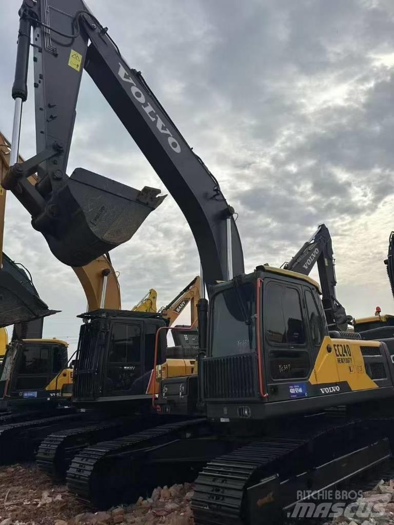 Volvo 240 Crawler excavators