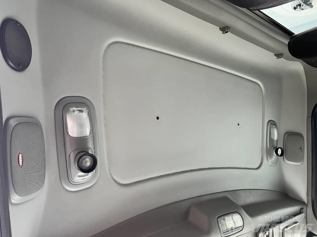 Peterbilt 389 Truck Tractor Units