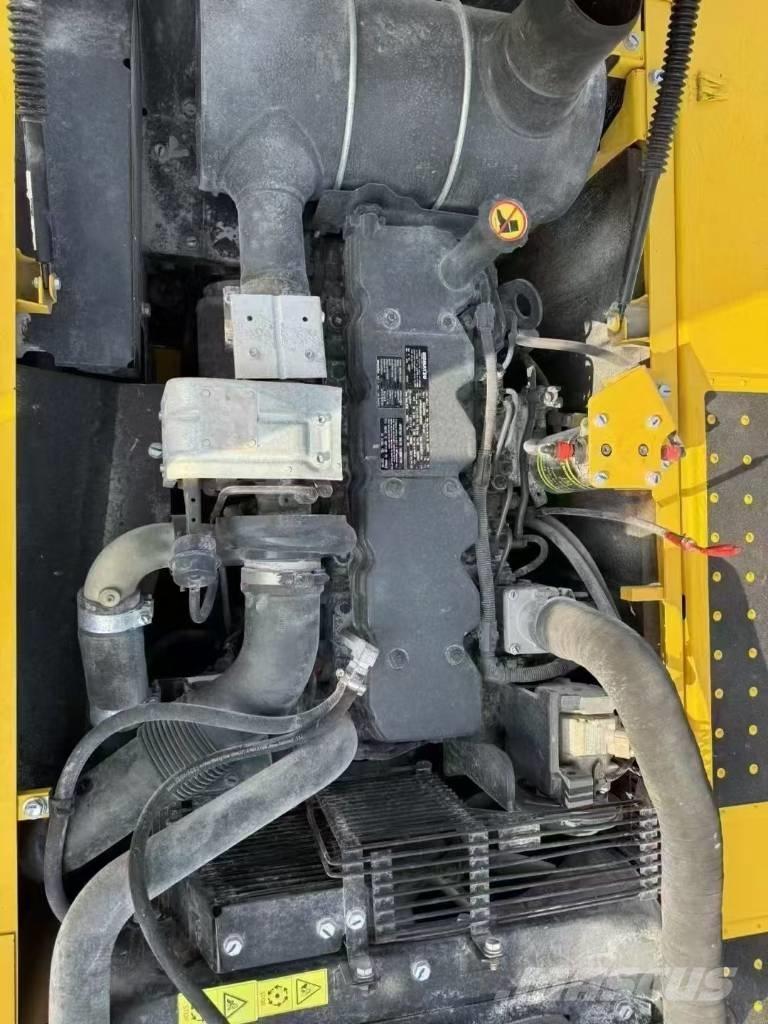 Komatsu 220-8 Crawler excavators