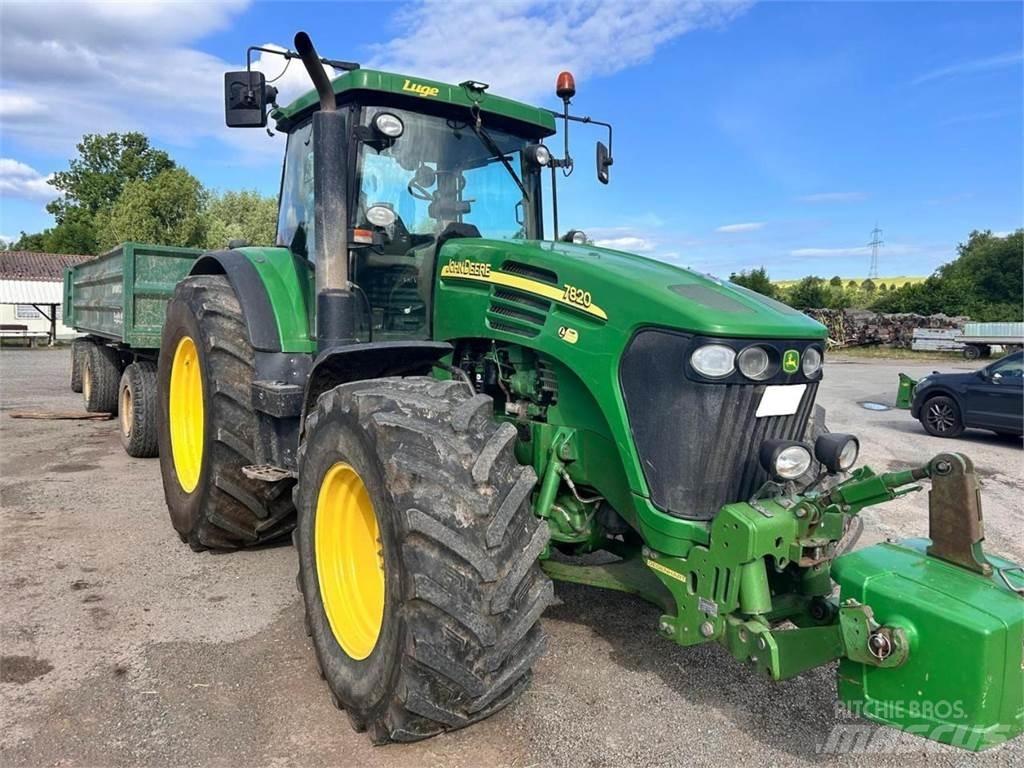 John Deere 7820 Tractors