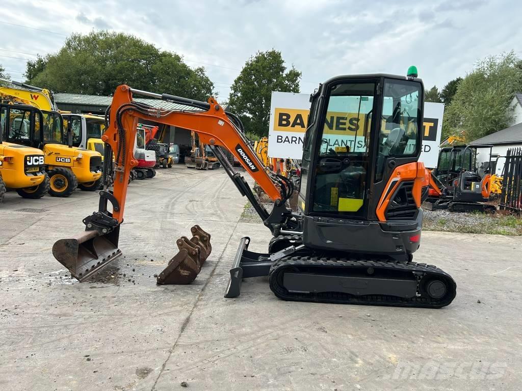Doosan DX 27 Z Mini excavators < 7t