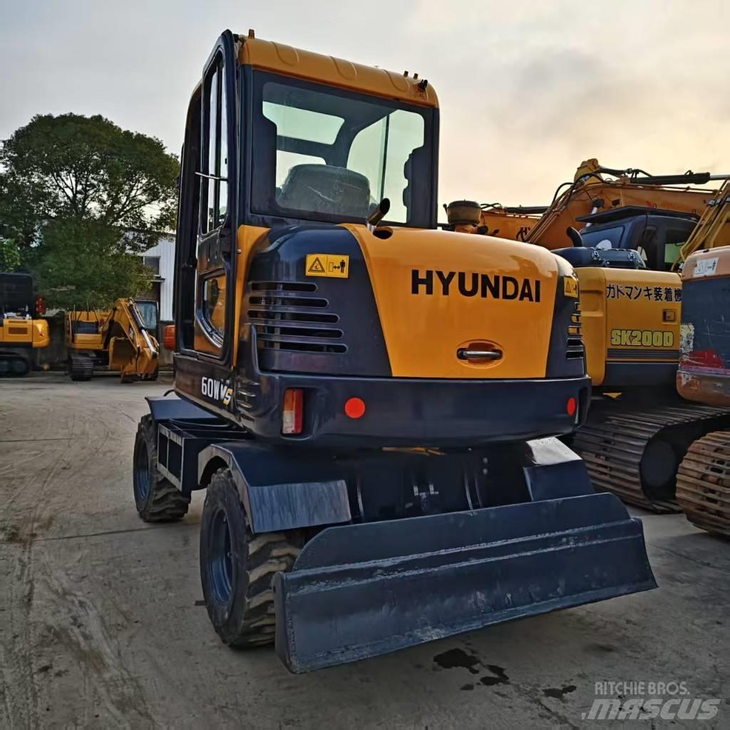 Hyundai Robex 60 VS Mini excavators < 7t