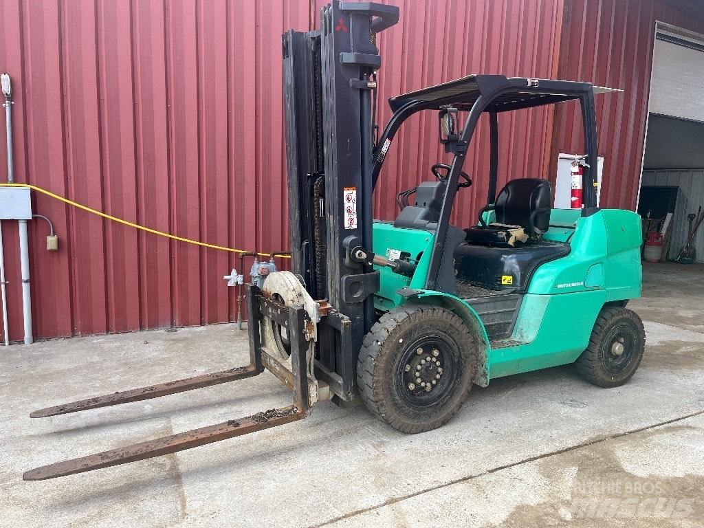 Mitsubishi FD40N1 Rough terrain truck