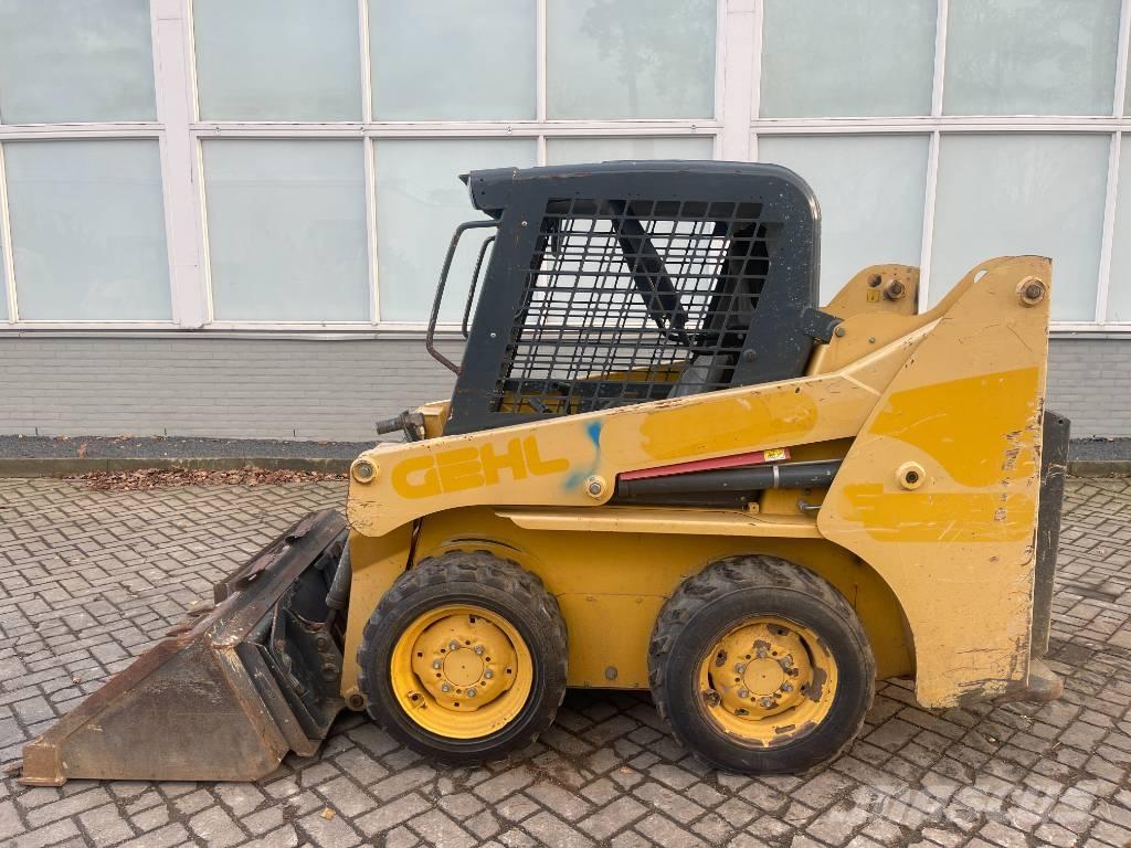 Gehl 3840 E     2015 Skid steer loaders
