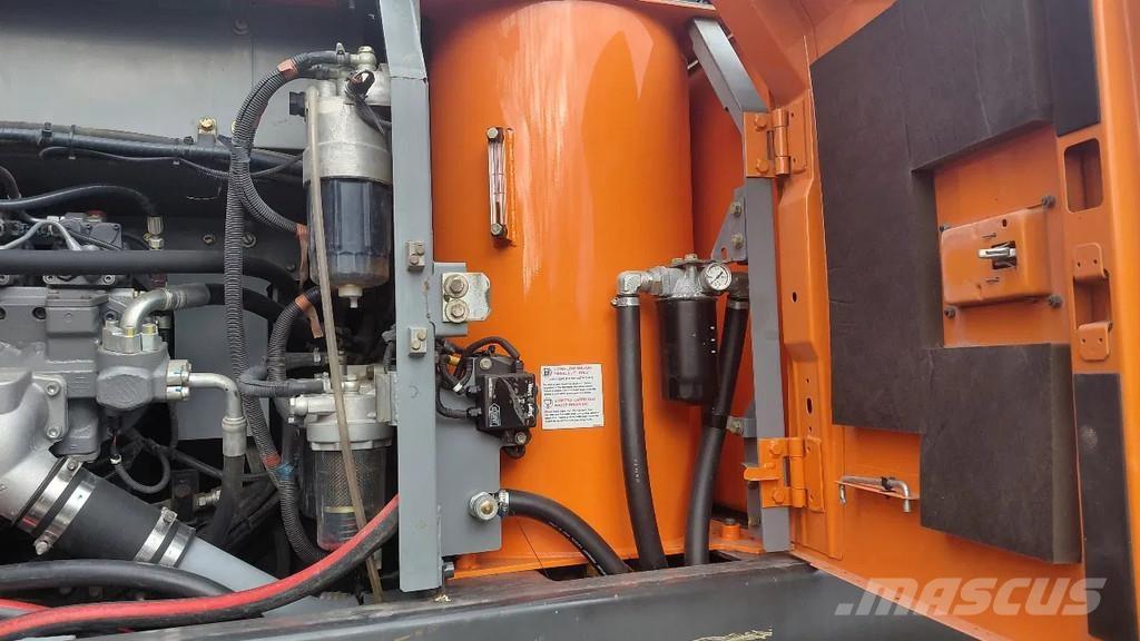 Hitachi ZX220W-5B Wheeled excavators