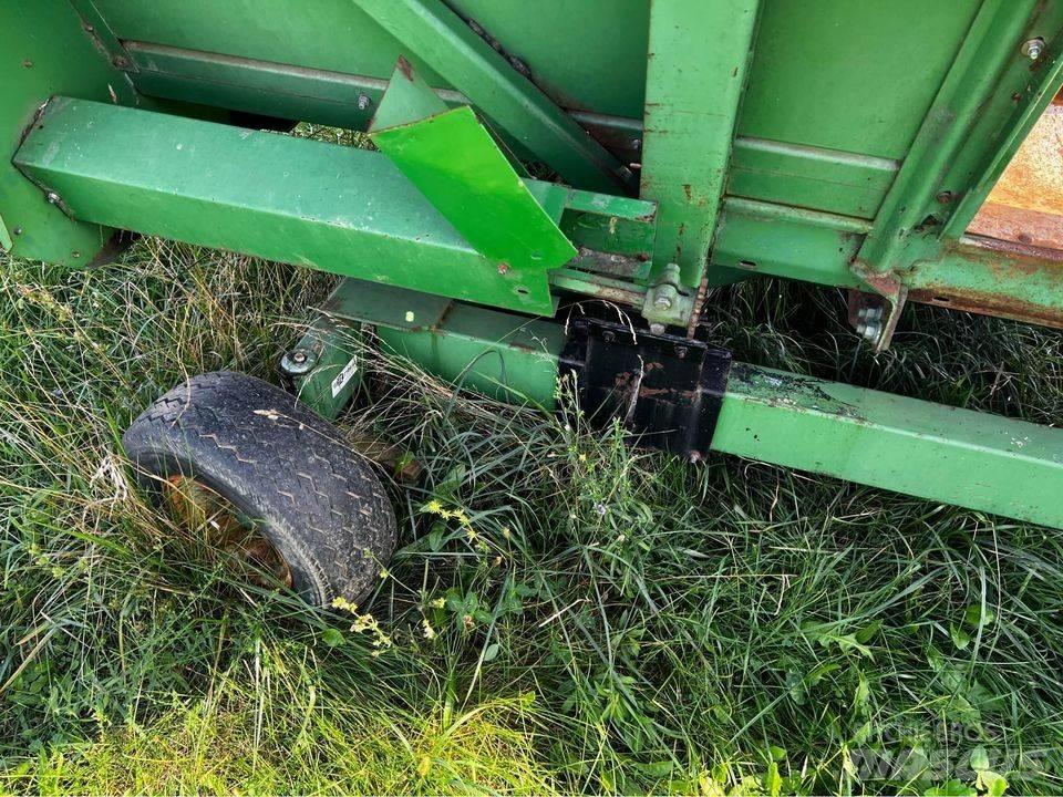 John Deere 643 Combine harvester heads