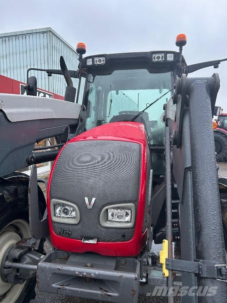 Valtra N 121 Tractors