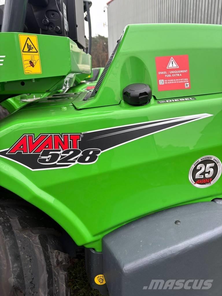 Avant 528 Mini loaders