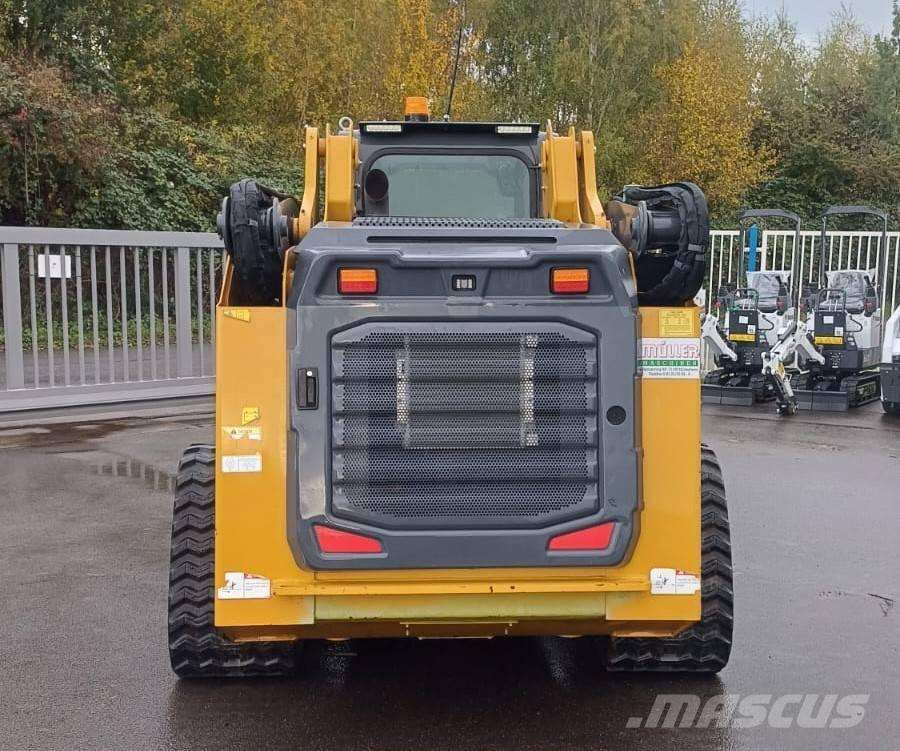 XCMG XC7-TV12 Crawler FEL's