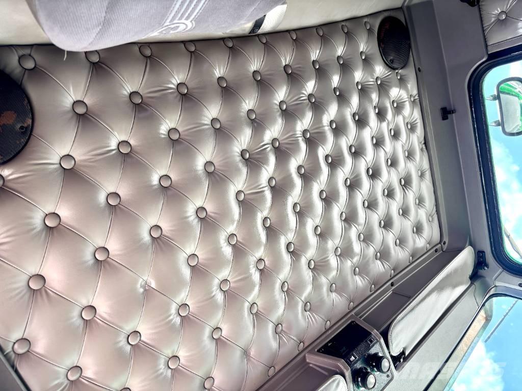 Kenworth W 900 Truck Tractor Units