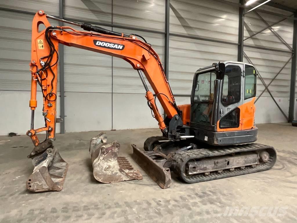 Doosan DX 80 R Midi excavators  7t - 12t