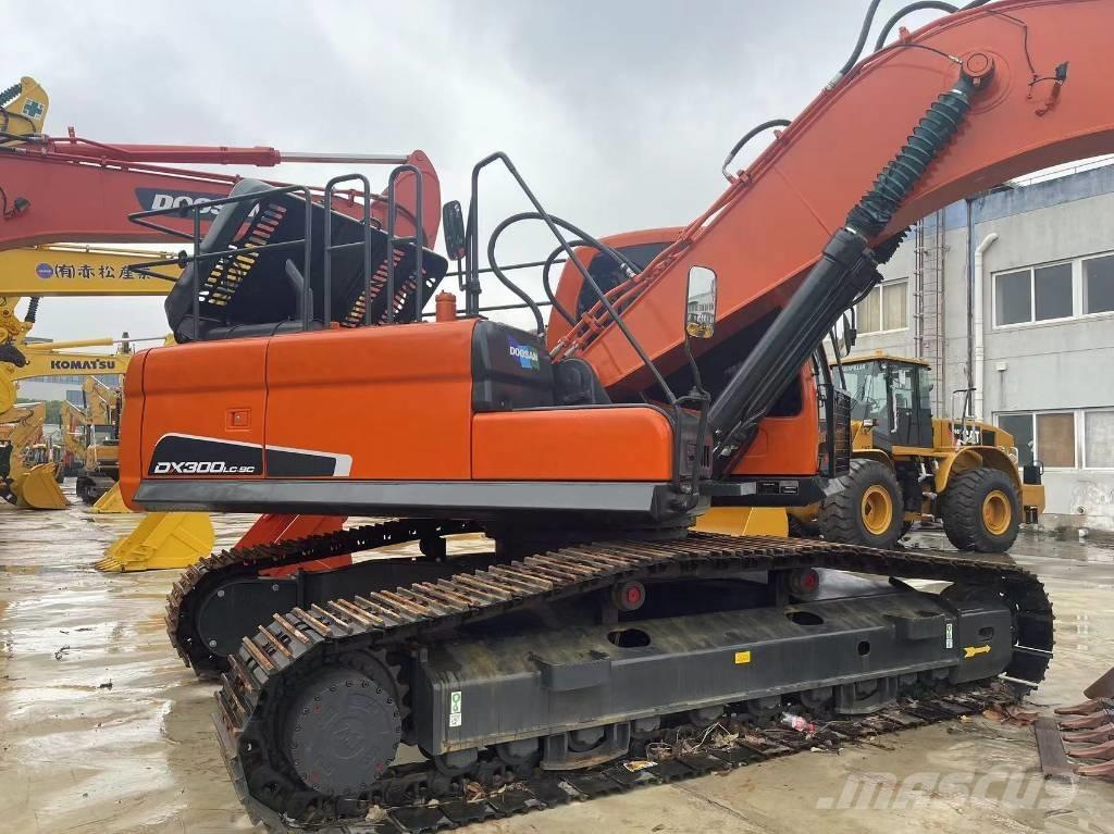 Doosan DX 300 LC Crawler excavators