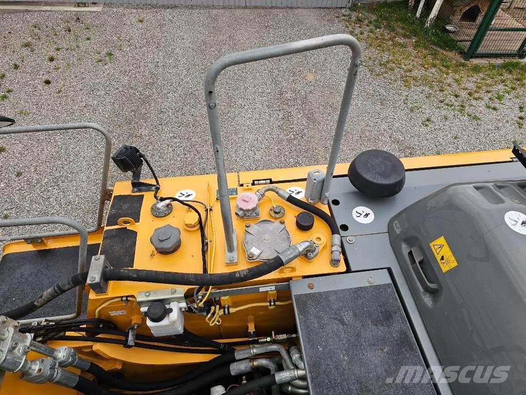 Liebherr R 922 Crawler excavators