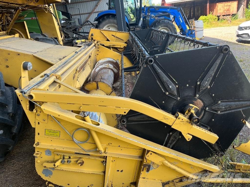 New Holland 8030 Combine harvesters