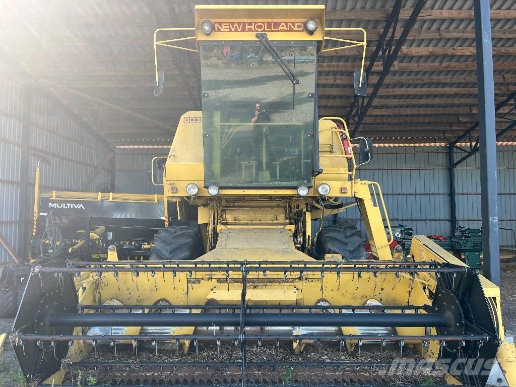 New Holland 8030 Combine harvesters