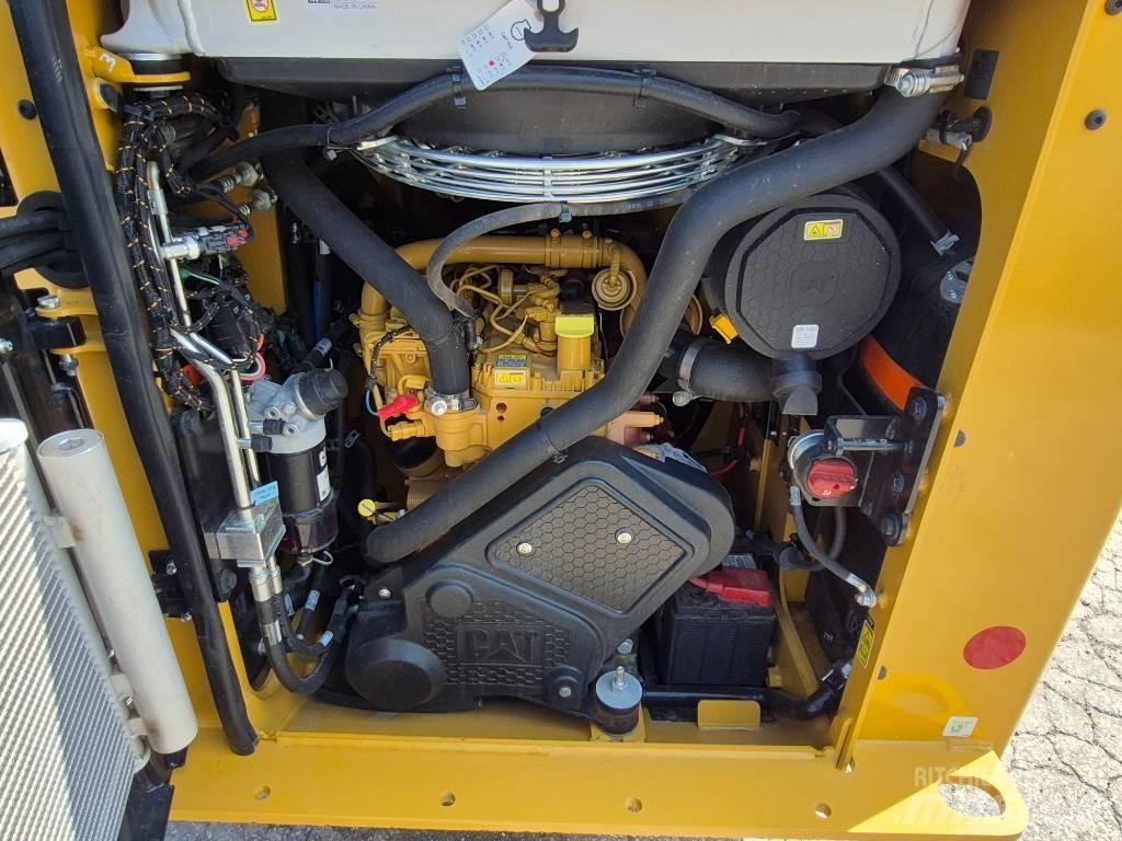 CAT 255 Skid steer loaders