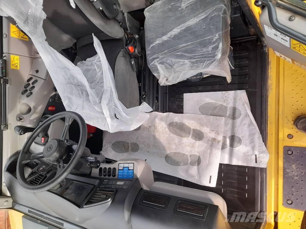 Komatsu HM300-5 Articulated Haulers