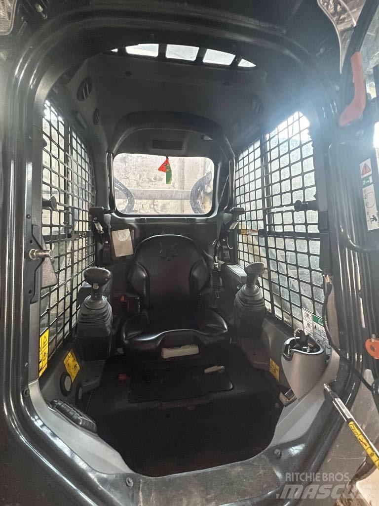 Bobcat T 770 Crawler FEL's