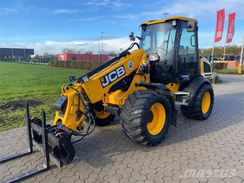 JCB TM 220 - 40 KM/H Farming telehandlers