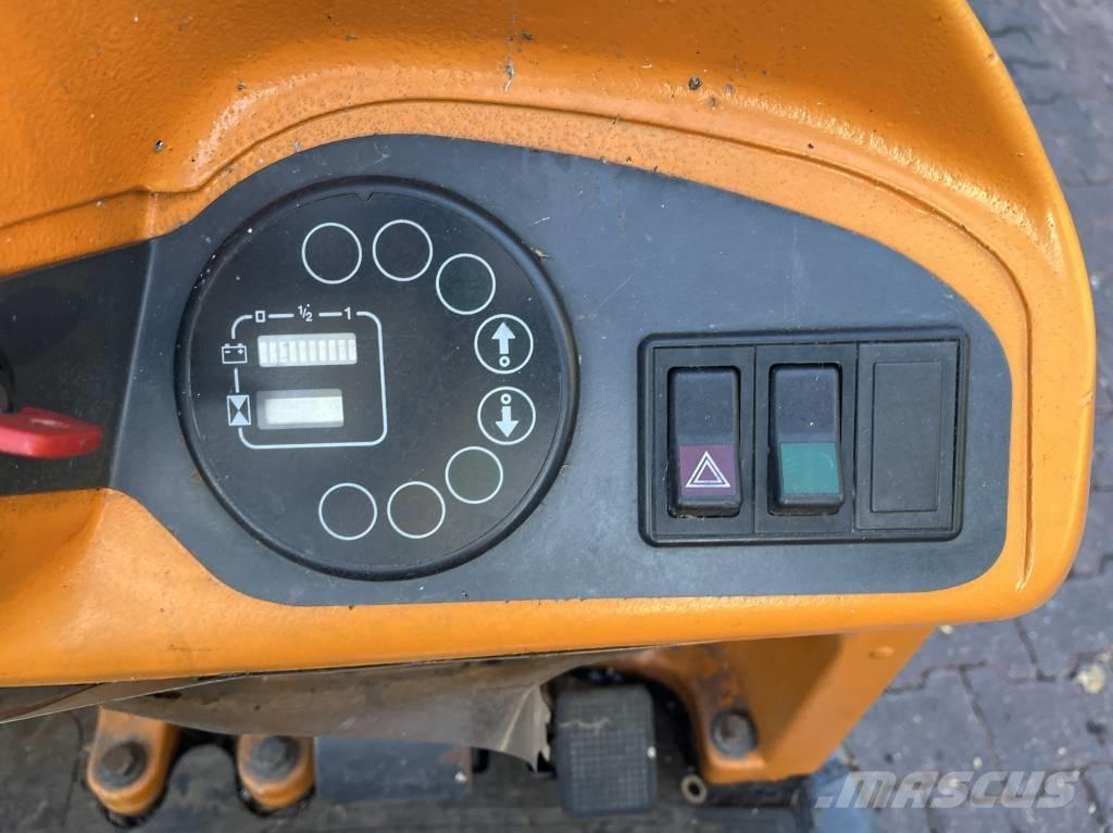 Still R06    V-4254 Towing truck