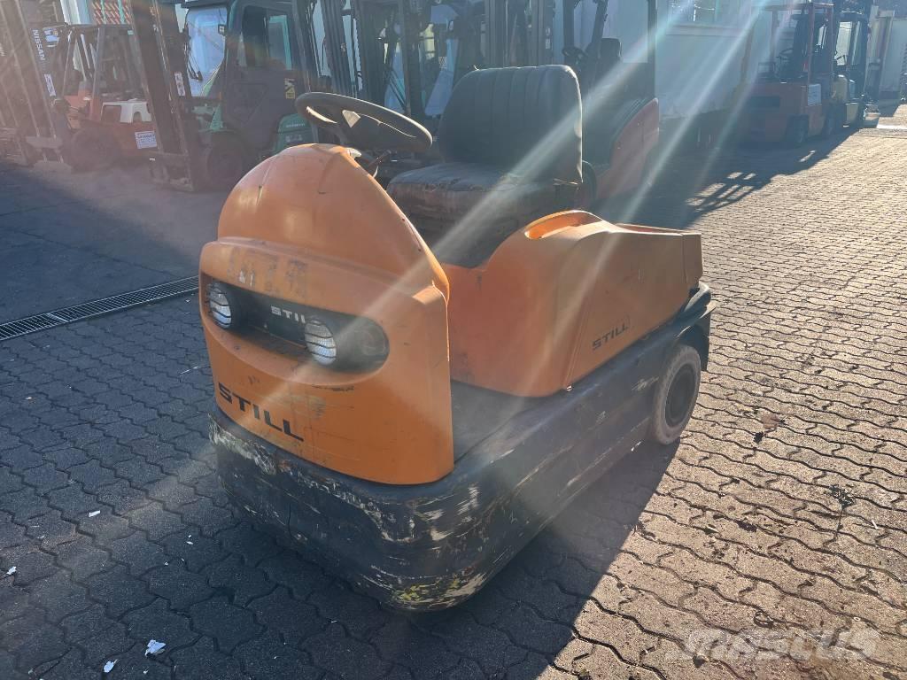 Still R06    V-4254 Towing truck