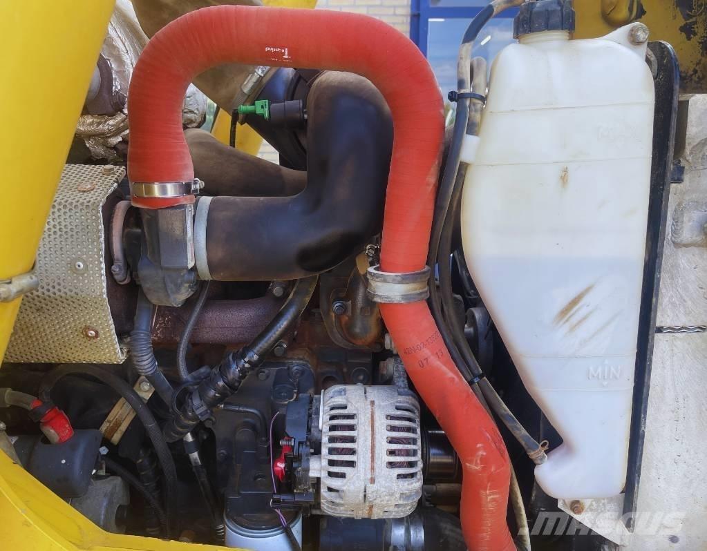 Komatsu WB 93 R-5 TLB's