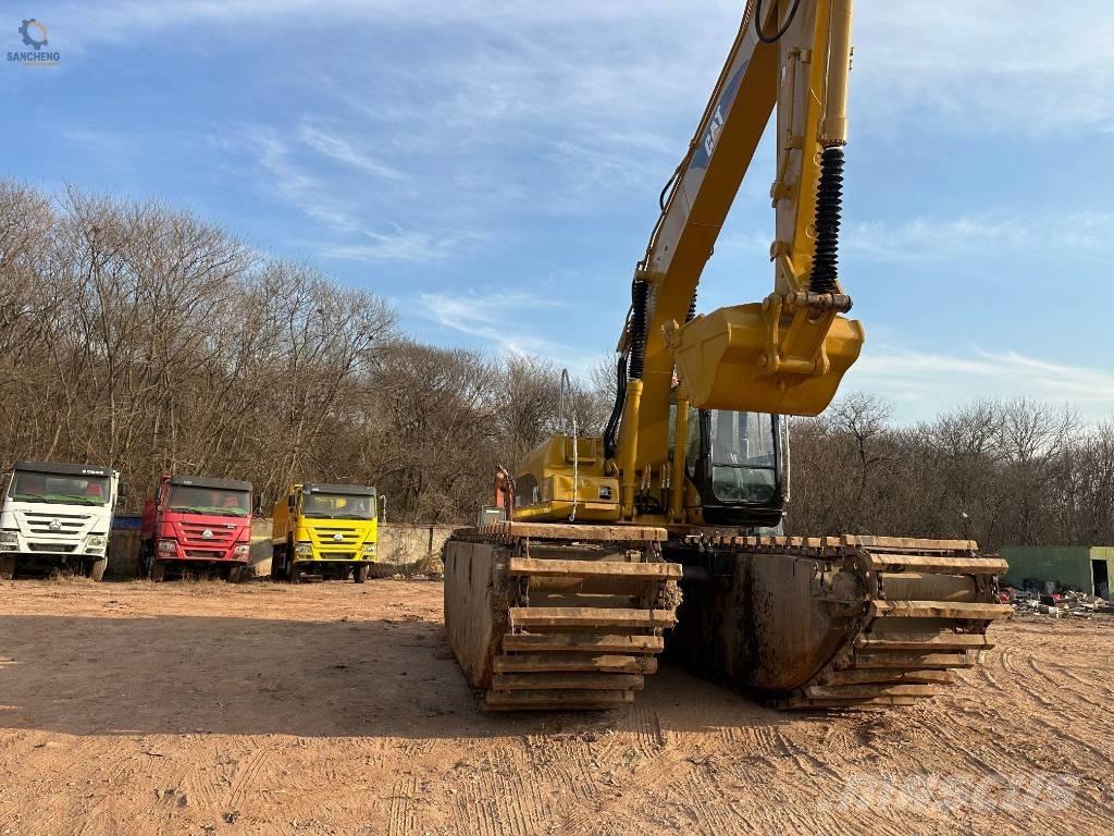 CAT 320 C L Amphibious Excavators