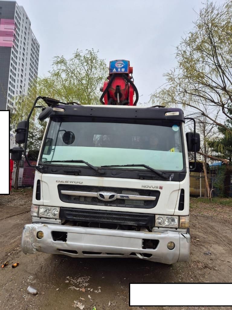 Horyong SKY450 Truck mounted aerial platforms