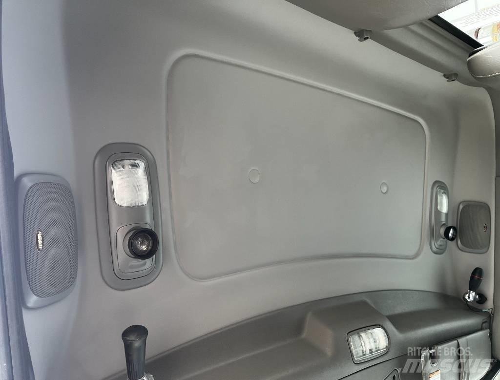 Peterbilt 365 Truck Tractor Units