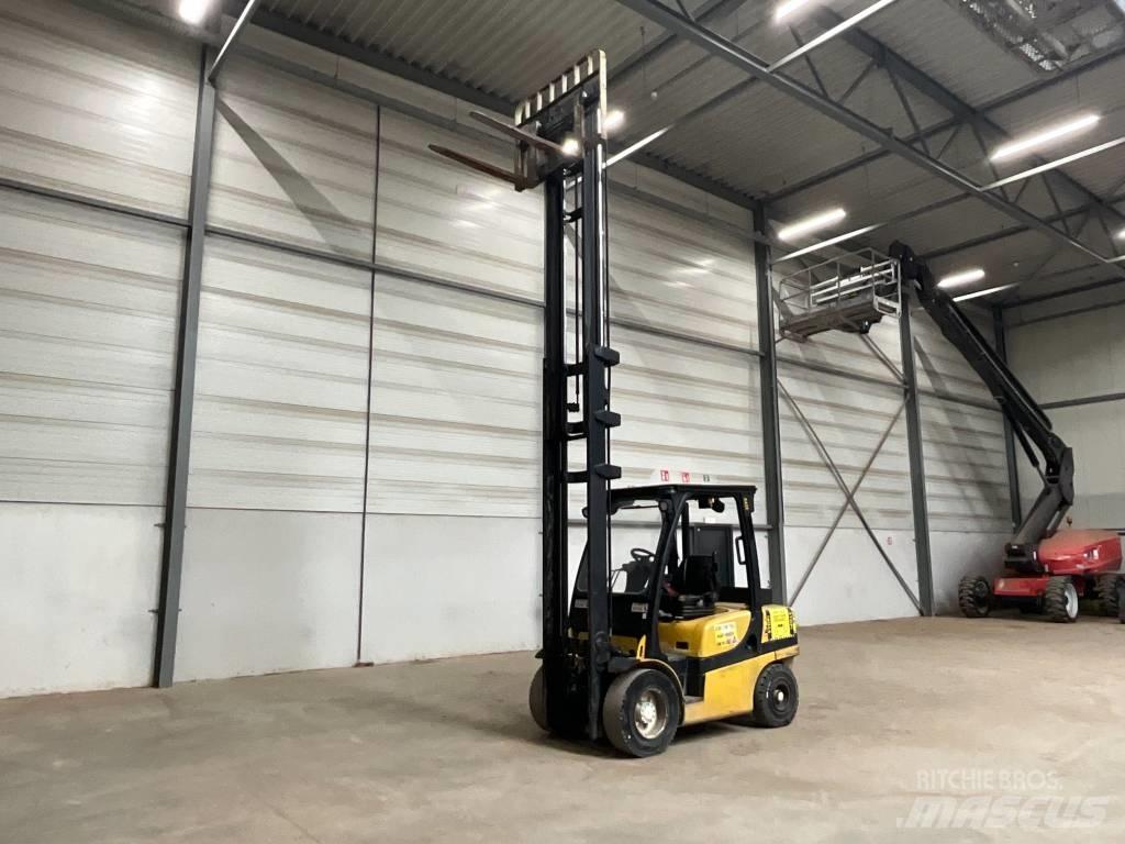 Yale GDP 35 VX Diesel trucks