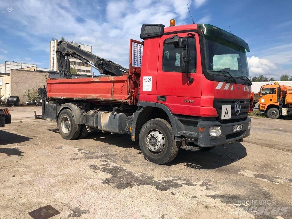 Mercedes-Benz 1832 Crane trucks