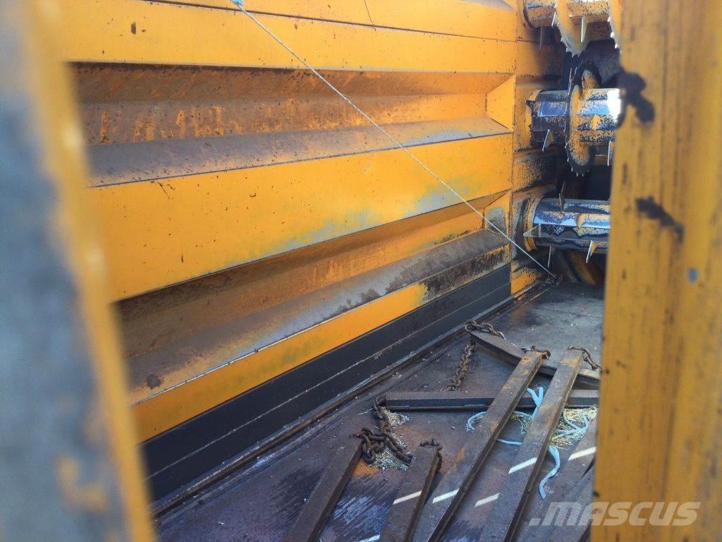 Lucas Polyfeed 8 Bale shredders, cutters and unrollers