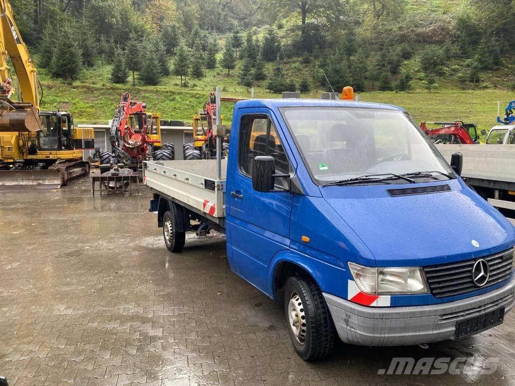 Mercedes-Benz 208 D Flatbed/Dropside trucks