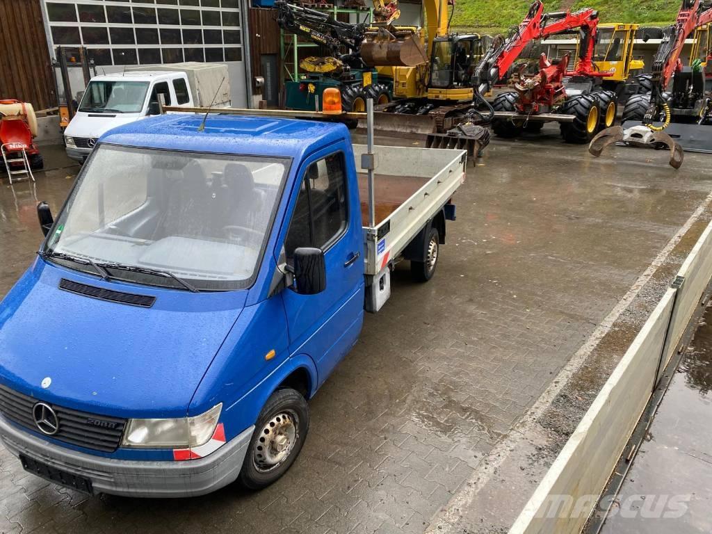 Mercedes-Benz 208 D Flatbed/Dropside trucks