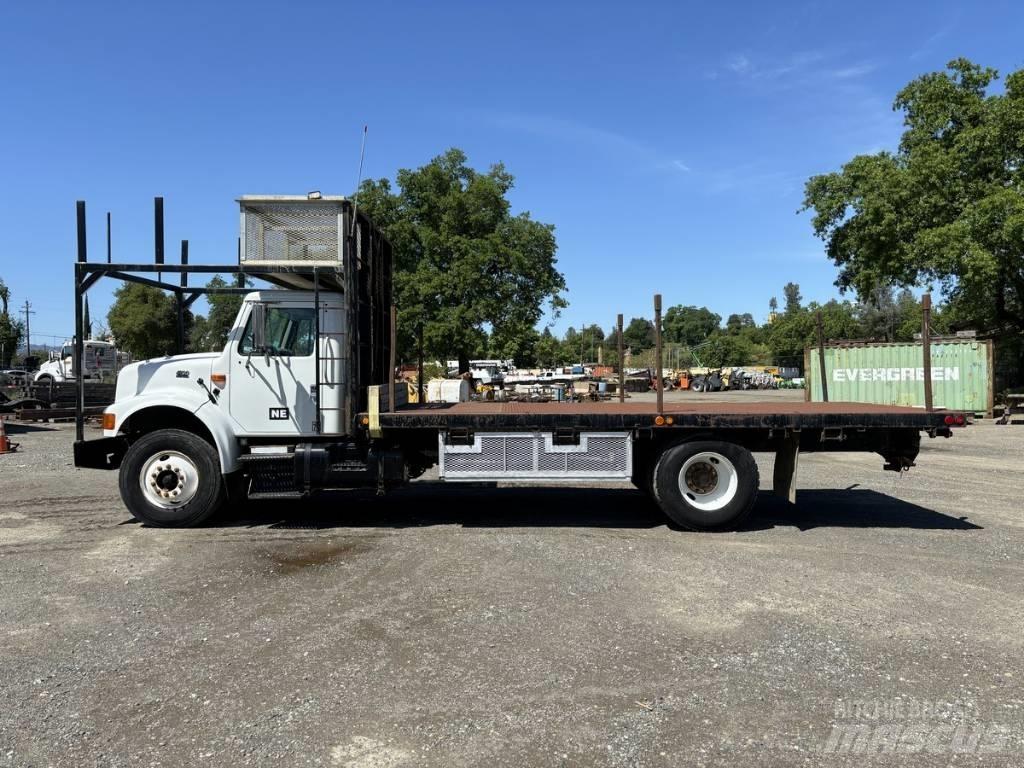 International 4900 Flatbed/Dropside trucks