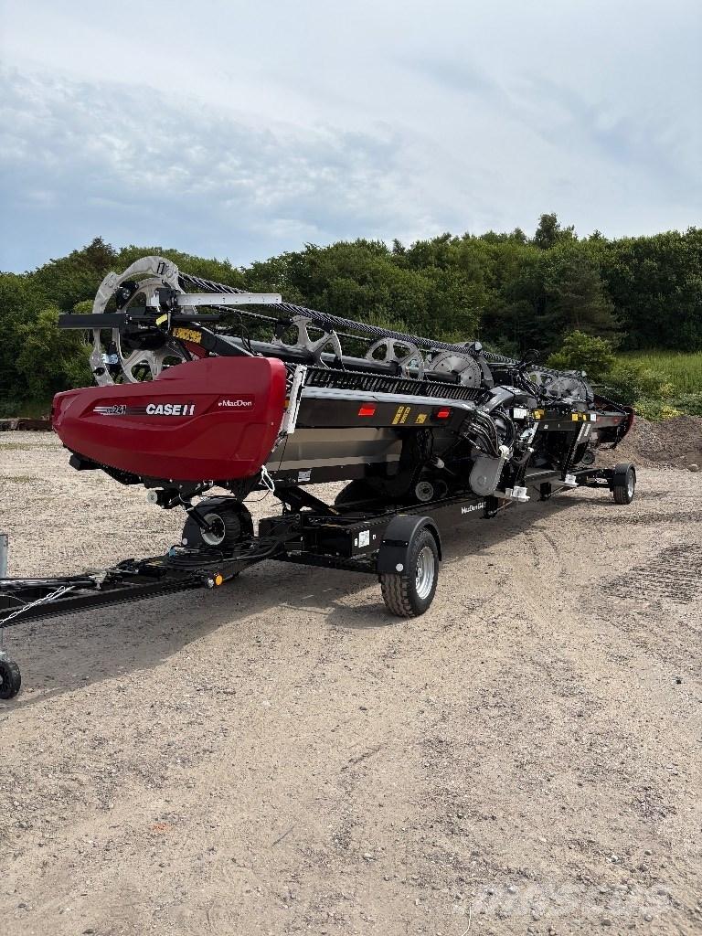 MacDon FD241 Combine harvester heads