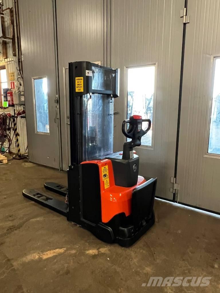 BT truck SWE 120 L Pedestrian stacker