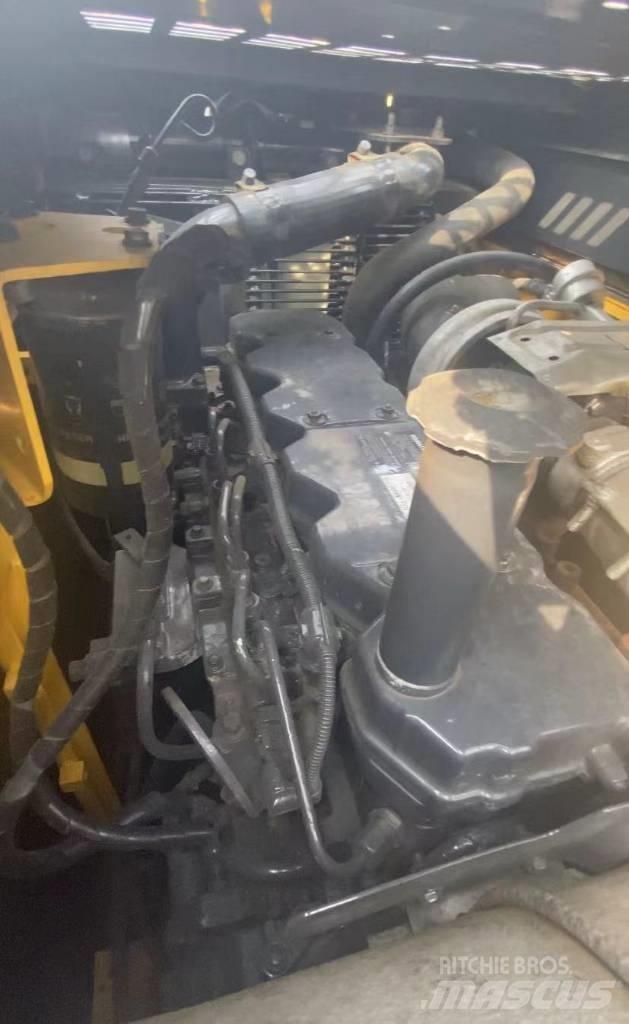Komatsu PC 220-8 Crawler excavators