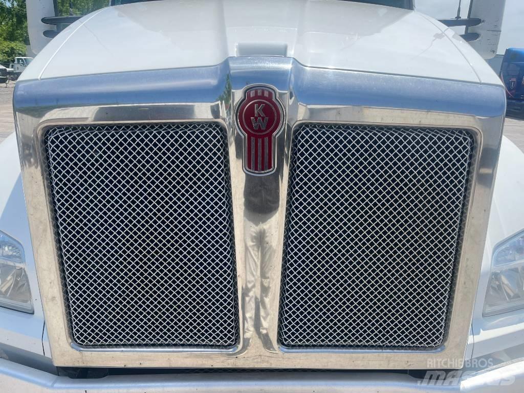 Kenworth T 880 Truck Tractor Units