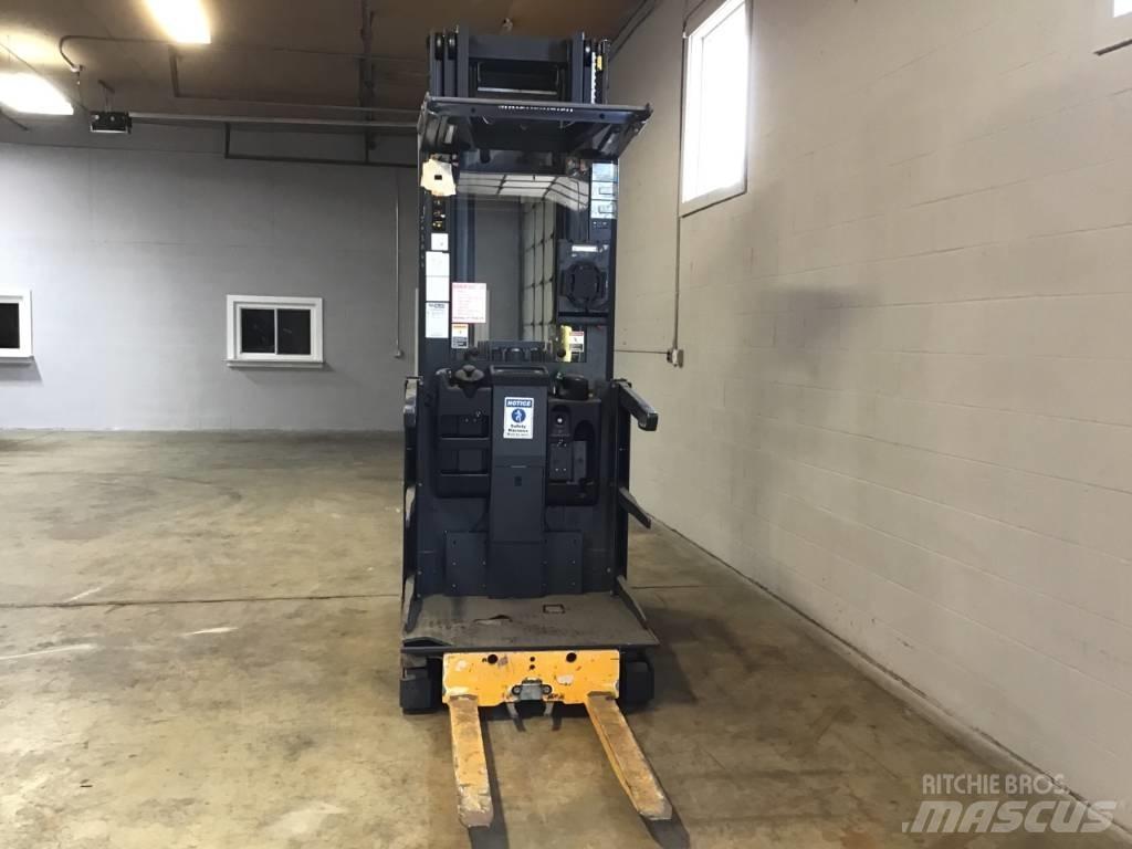 Jungheinrich EKS208 Medium lift order picker