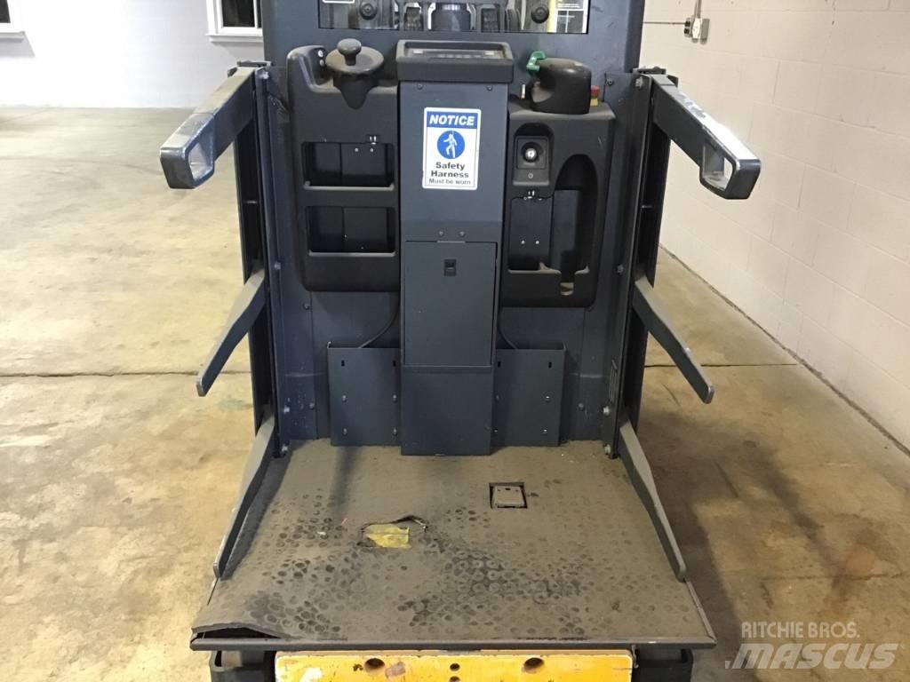 Jungheinrich EKS208 Medium lift order picker