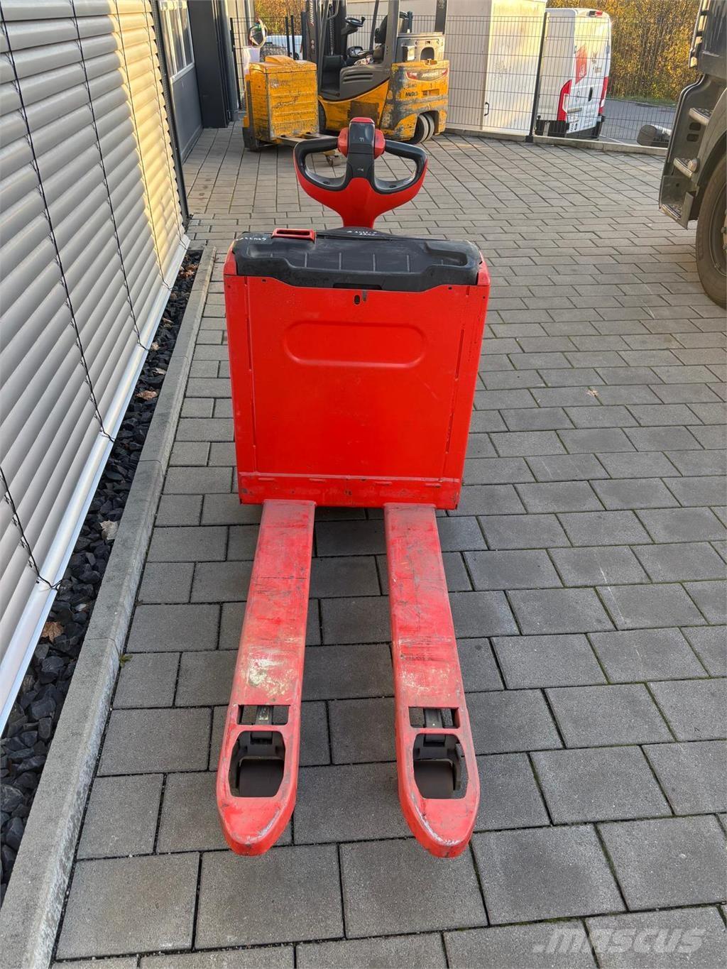 Linde T16 Self propelled stackers