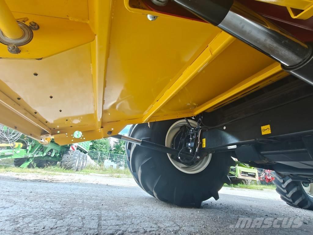 New Holland CX 6090 Combine harvesters
